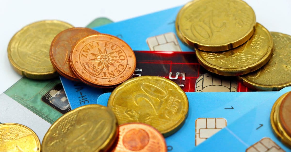 Travel money and spending for currency planning